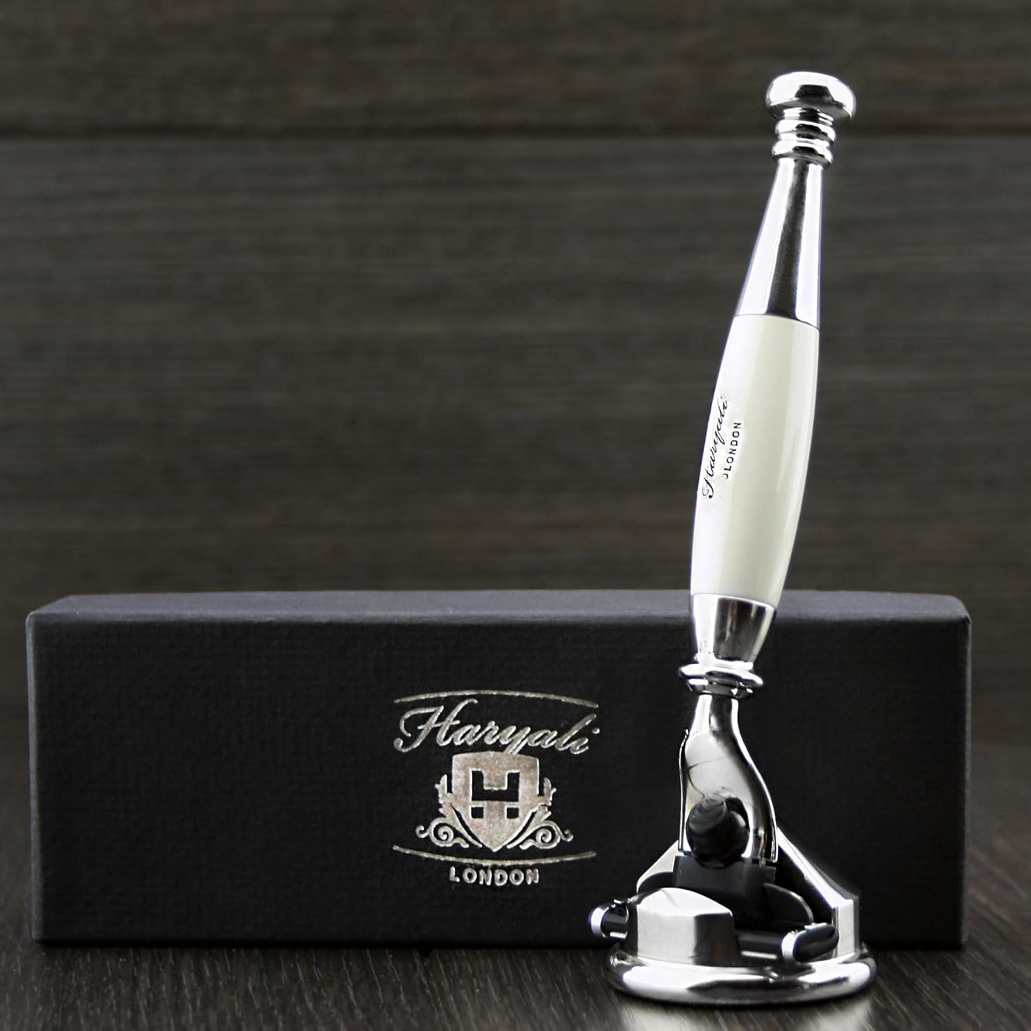 Haryali London, Triple Edge Razor with Stand, Precision Razor Compatible with All 3 Edge Refills