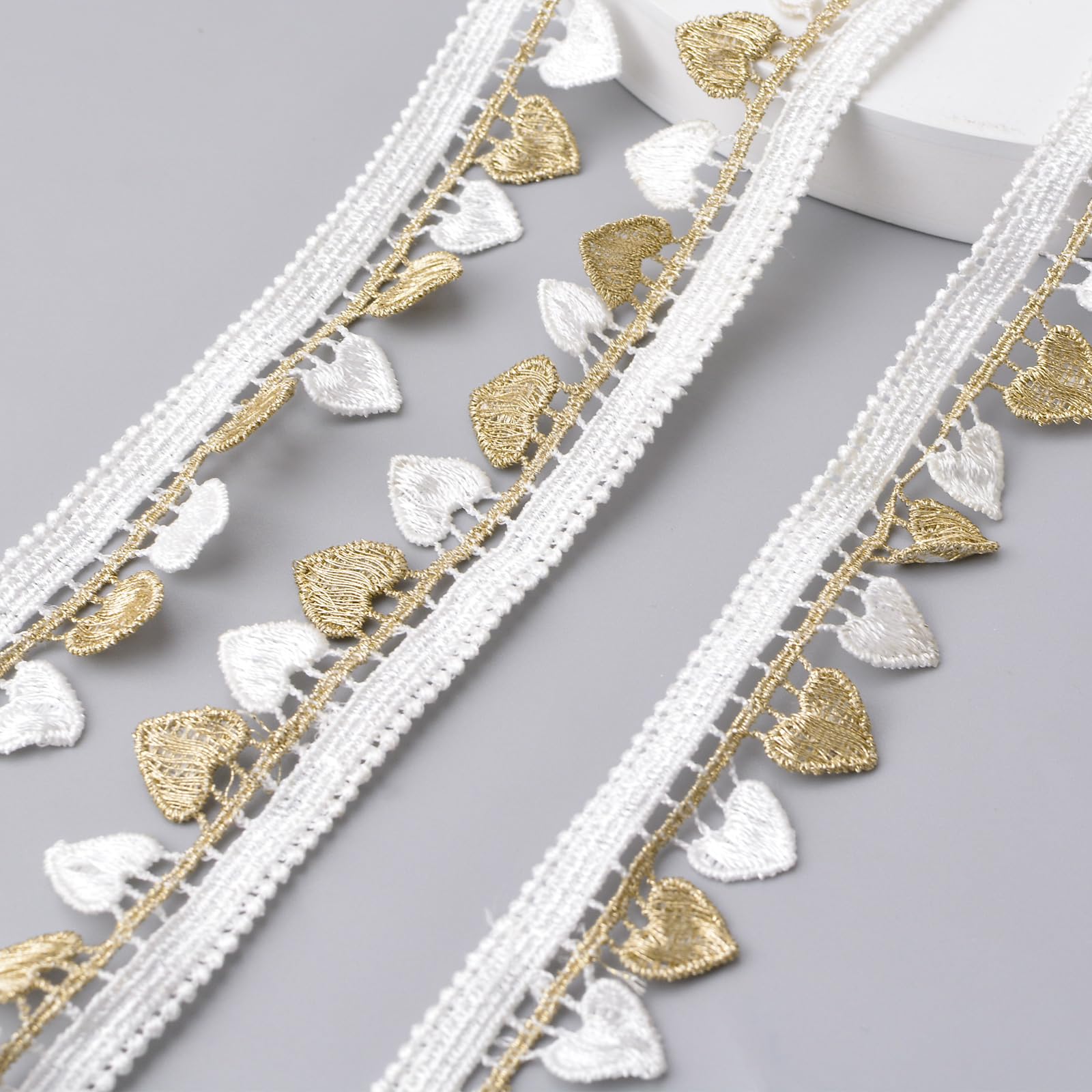 URROMA White and Gold Heart Lace Trim, 5 Yards Vintage Lace Ribbon for Sewing Crafting Wedding Cards Decorations DIY Crafts