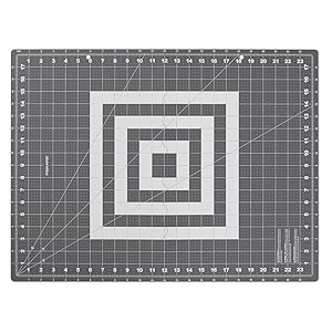 Fiskars Crafts 183900-1001 Folding Cutting Mat Grey