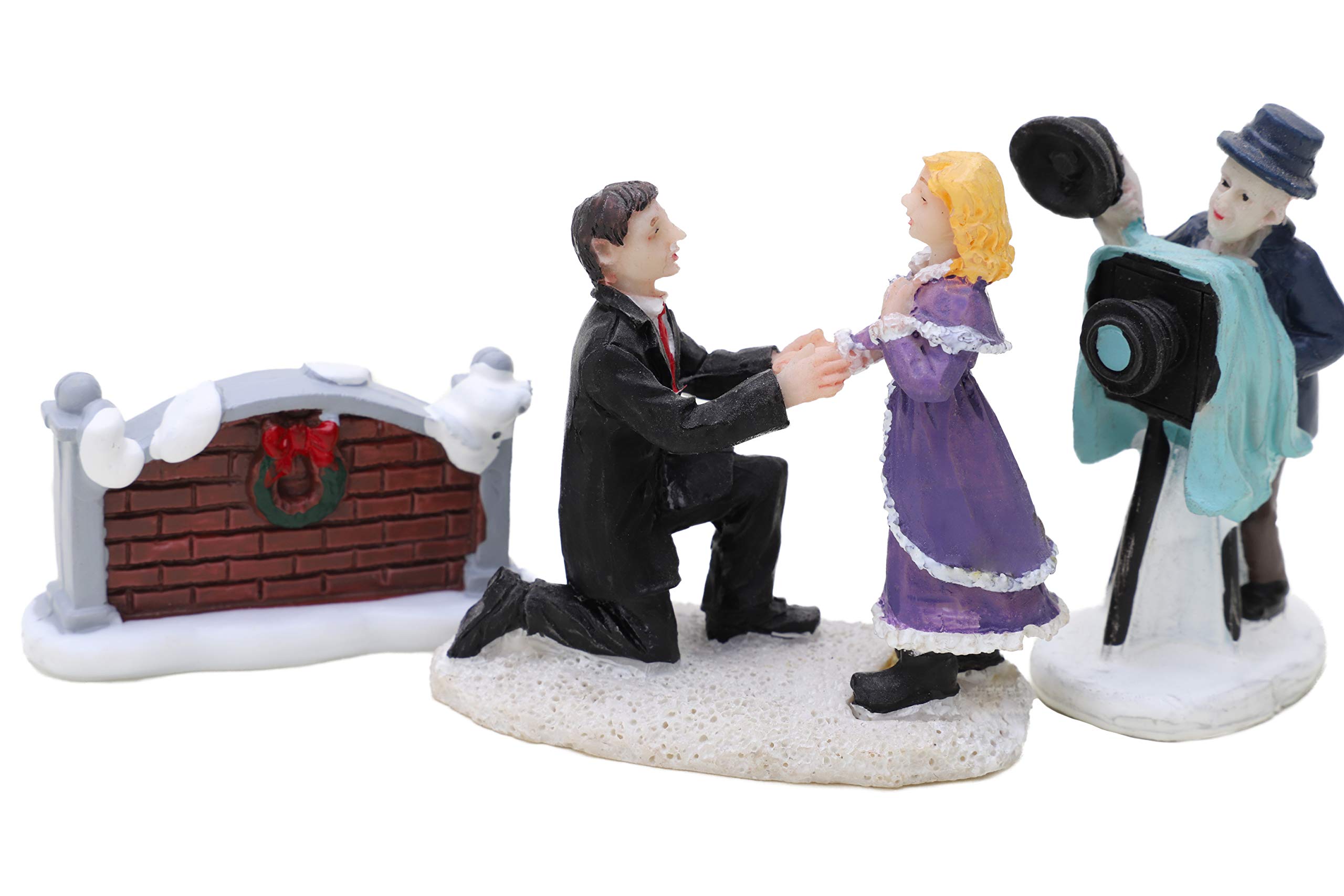 Toyland® Mini Resin Christmas Collectible Ornament - Village Scene Accessories - Christmas Figures (Proposal Scene 5cm x 5cm). — image 1