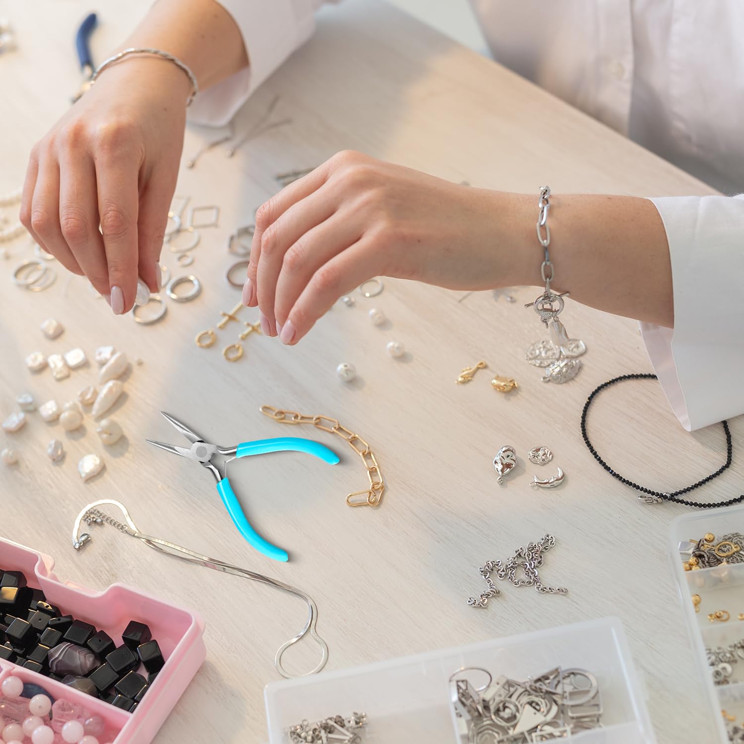 Needle Nose Pliers 4.5 Inch Jewelry Pliers Super Precision Jewelry Making Tools Comfort Grip Handle Craft Pliers for Jewelry Repair Wire Bending Gripping