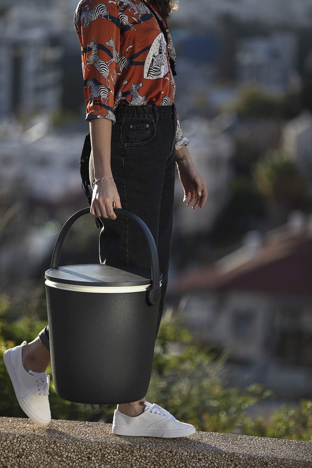 KETER Go Bar 4.2 Gallon Beer and Wine Cooler with Handle and Pop Up Outdoor Table Perfect for Your Patio, Picnic, and Beach Accessories, Graphite : Garden & Outdoor