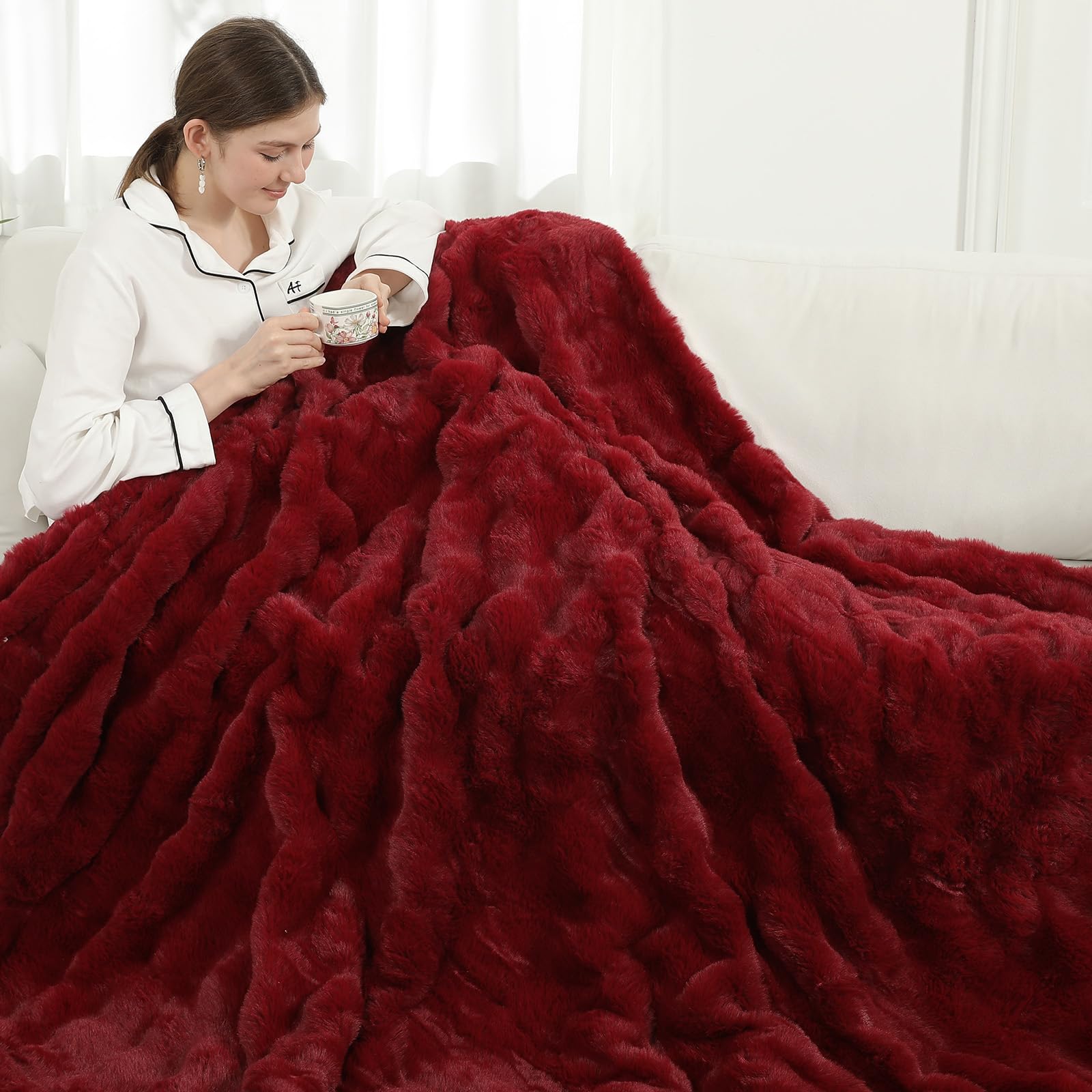 Photo 1 of Heated Blanket Full Size,Flannel & Faux Rabbit Fur Bubble Fleece Electric Throw Blanket,6 Heat Settings,1-10 Hour Auto-Off,Overheat Protection,ETL Certified,72" x 84",Machine Washable,Passion Red