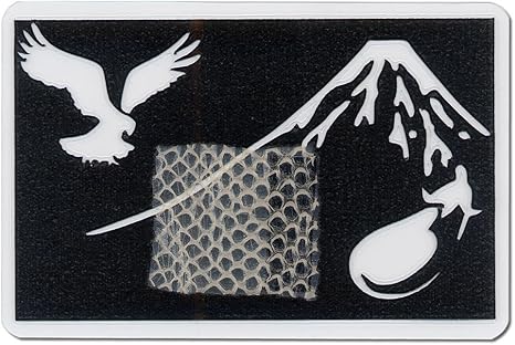 Amazon Co Jp 蛇の抜け皮 一富士二鷹三茄子切り絵入り カードサイズ 昔ながらの縁起物 お財布に入れる金運の御守 白蛇観音祈祷済み 並行輸入品 Home Kitchen