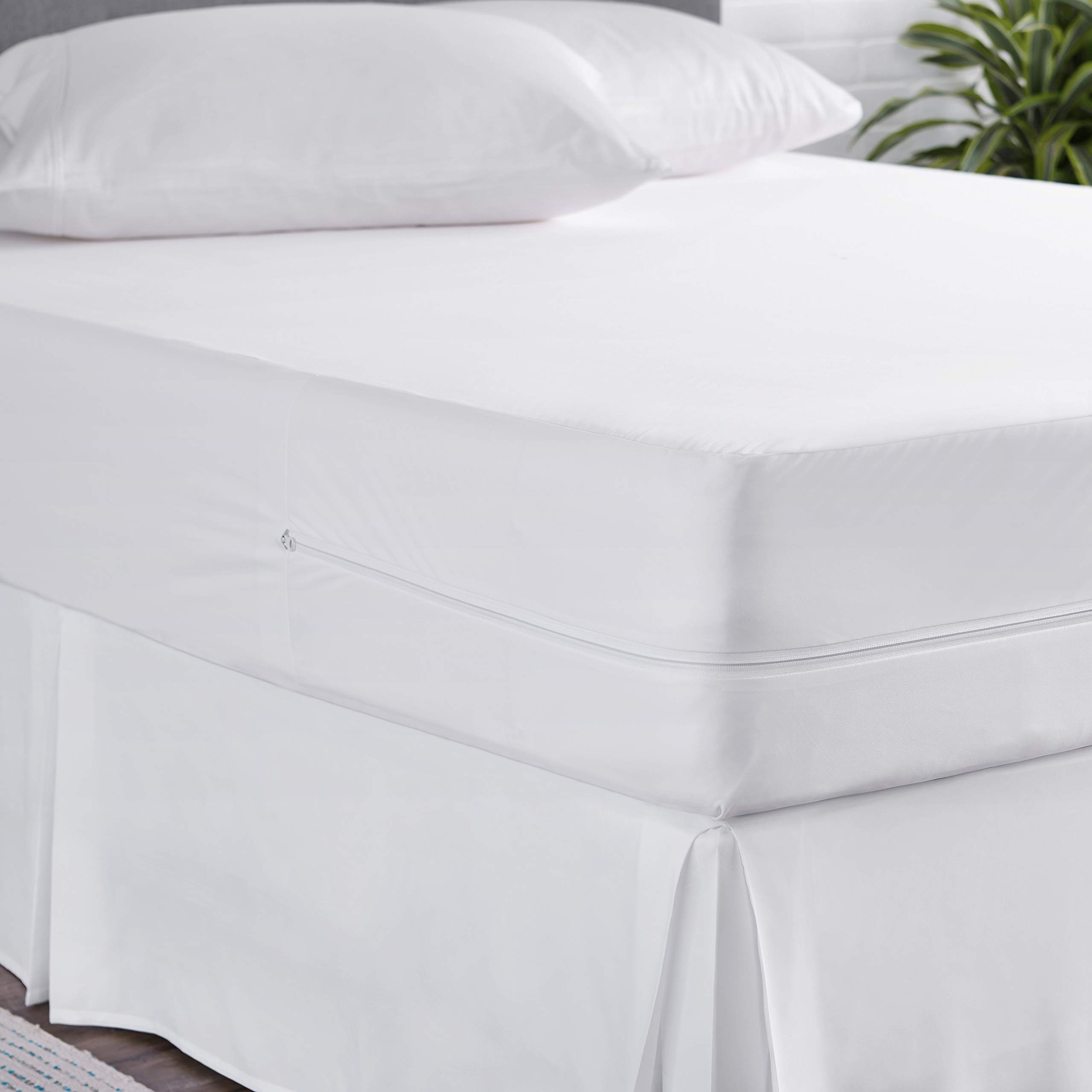 AmazonBasics FullyEncased Waterproof Mattress Protector Cal King