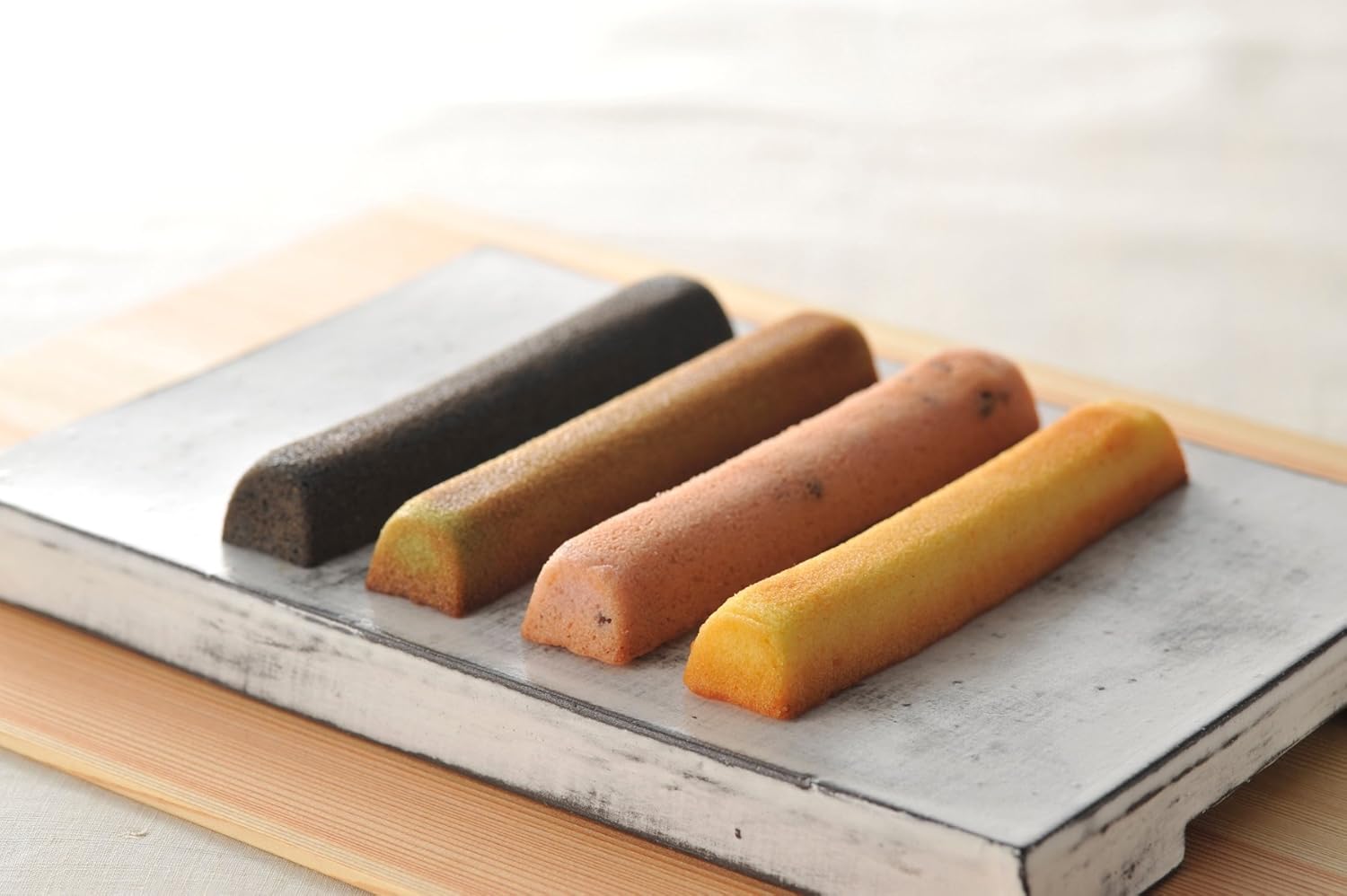 外国人が本当に喜ぶ日本の人気お土産・プレゼントおすすめ20選 ｜ VOKKA [ヴォッカ]