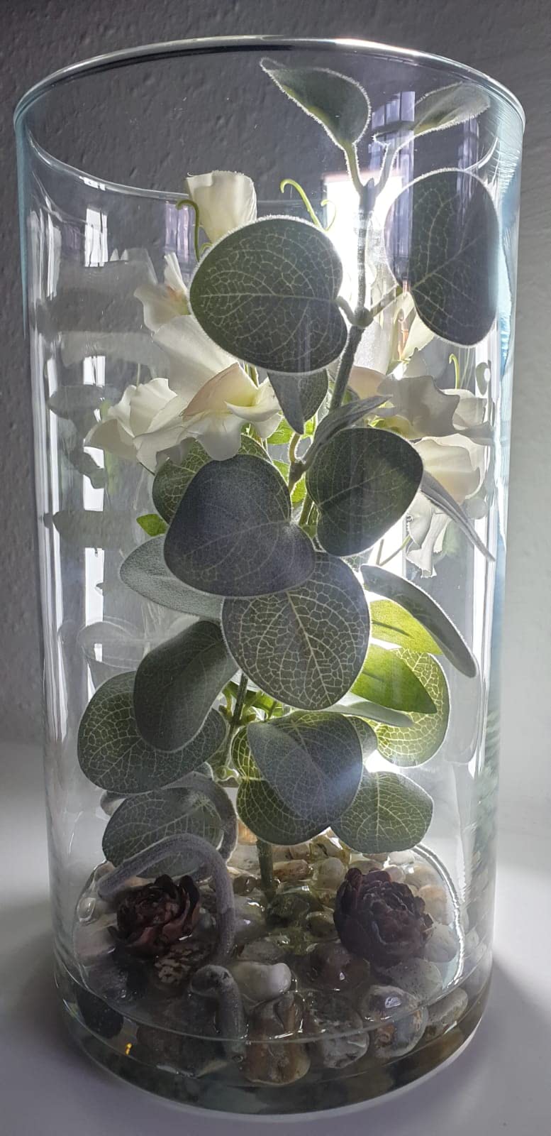 SMArtDecor Ltd - Decorative Artificial Sweet Pea and Eucalyptus Arrangment 16x16x29cm set in Faux Water, Handcrafted Vase, Faux Water (White)