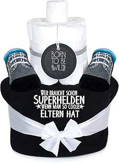 Trend Mama coole Windeltorte Junge schwarz im Geschenkkarton - Babysocken + handbedruckt Lätzchen mit Spruch -Wer braucht schon Superhelden wenn man so coole Eltern hat
