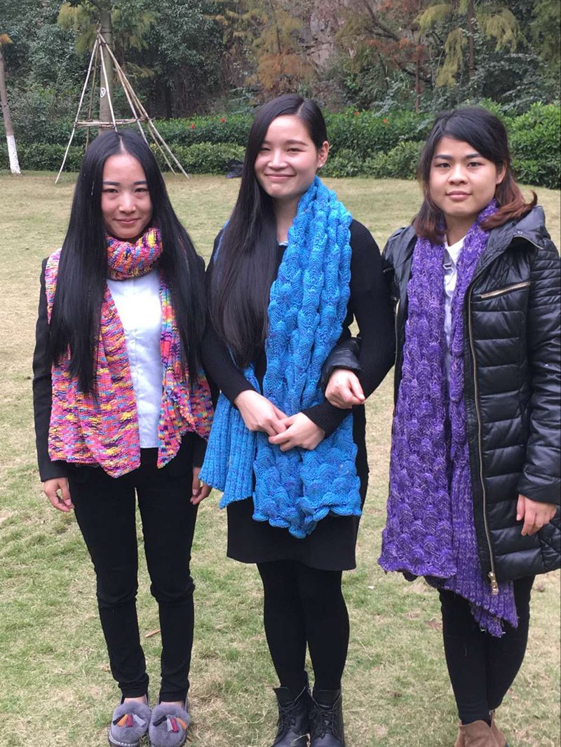 Awkli Warm Mermaid Tail Blanket Crochet Super Soft Comfortable Suitable for All Seasons Sofa Blankets Gift for Christmas, Halloween, Thanks Giving Day, Valentine\'s (Colorful)