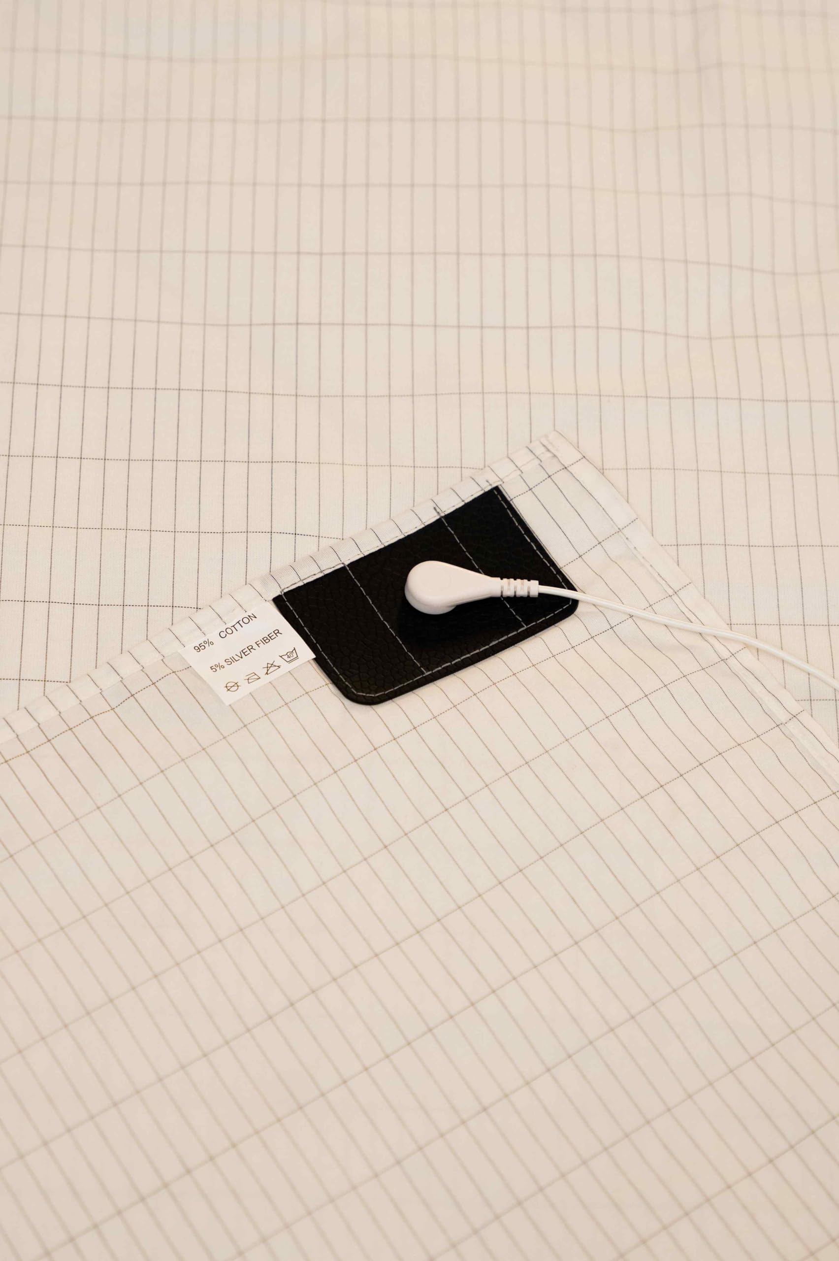 Earthing/Grounding Fitted Sheet with conductive silver threads (Single (76 * 190cm)) Inc. Cord and UK Adapter