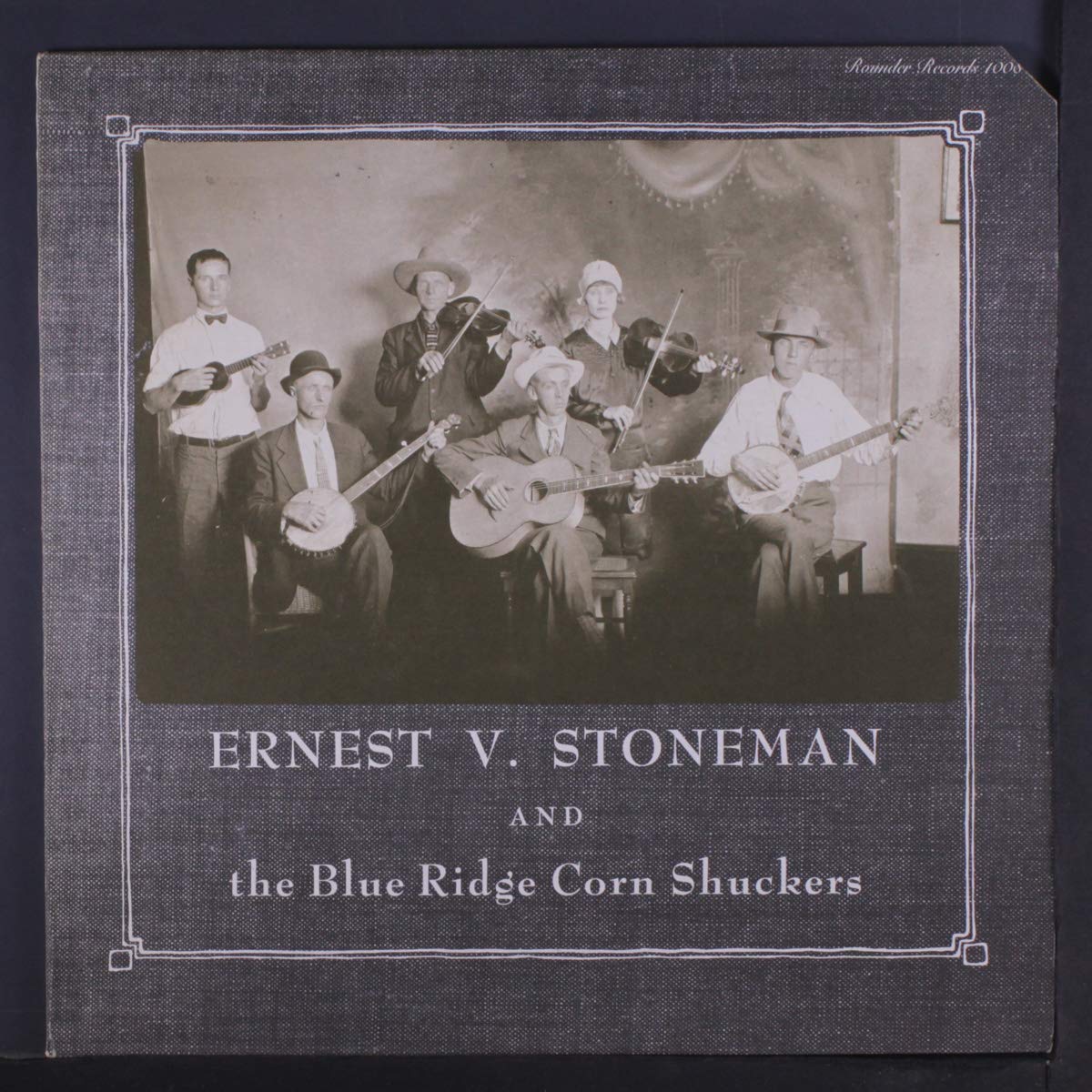 Ernest V Stoneman Ernest V Stoneman And The Blue Ridge Corn Shuckers Lp Amazon Com Music Stoneman madenlerde, fabrikalarda ama çoğunlukla marangozlukta olmak üzere çeşitli işlerde çalıştı ve hem kendi keyfi hem de komşularının. ernest v stoneman and the blue ridge