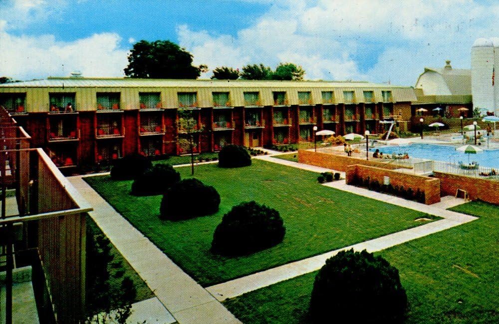 COLLECTIBLE POSTCARD SHERATONFREDERICKSBURG MOTOR INN