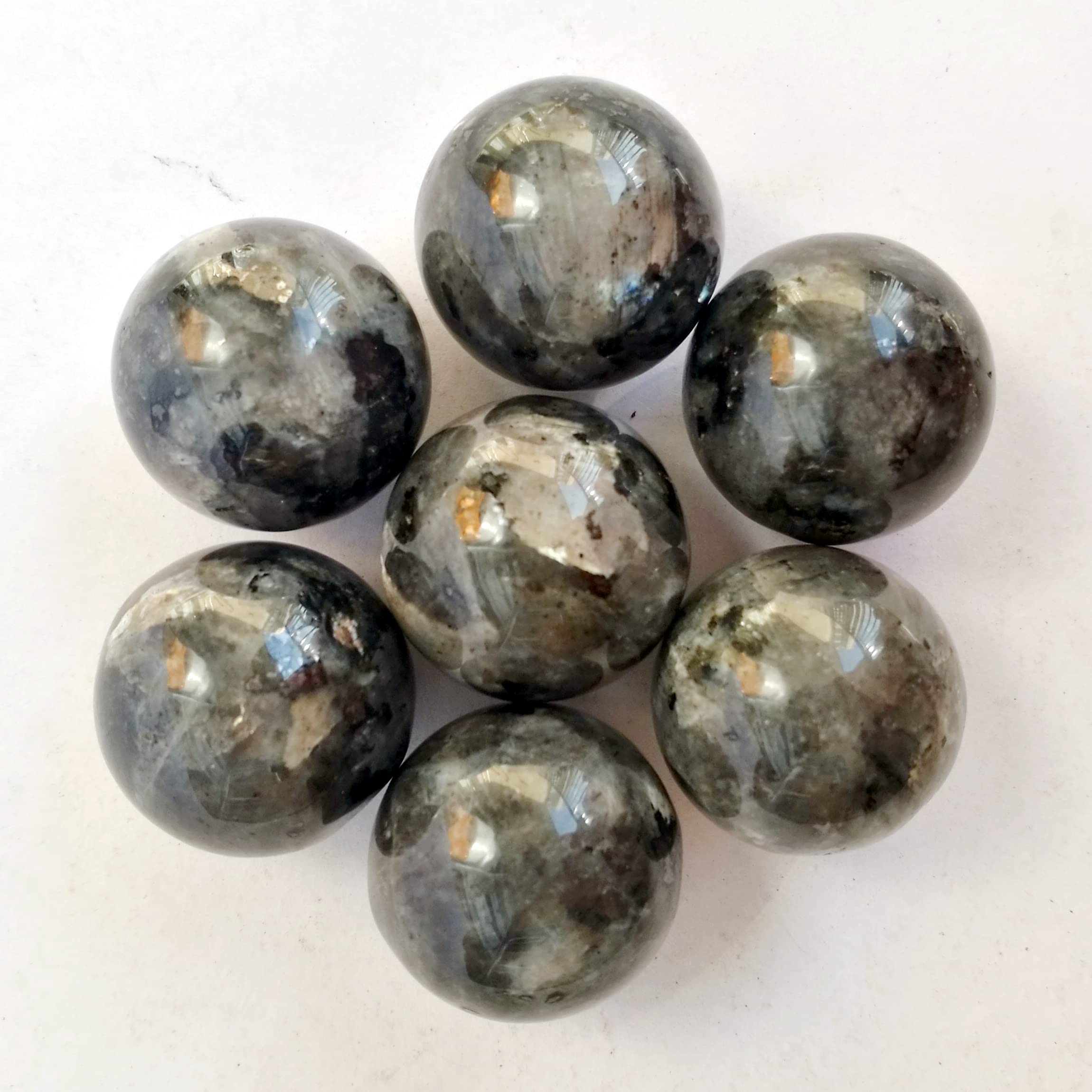 Manekieko 7 Pcs Natural Black Labradorite 2cm Crystal Sphere Ball Set,Feng Shui Chakra Aura Home Desk Decor Decorative Collection