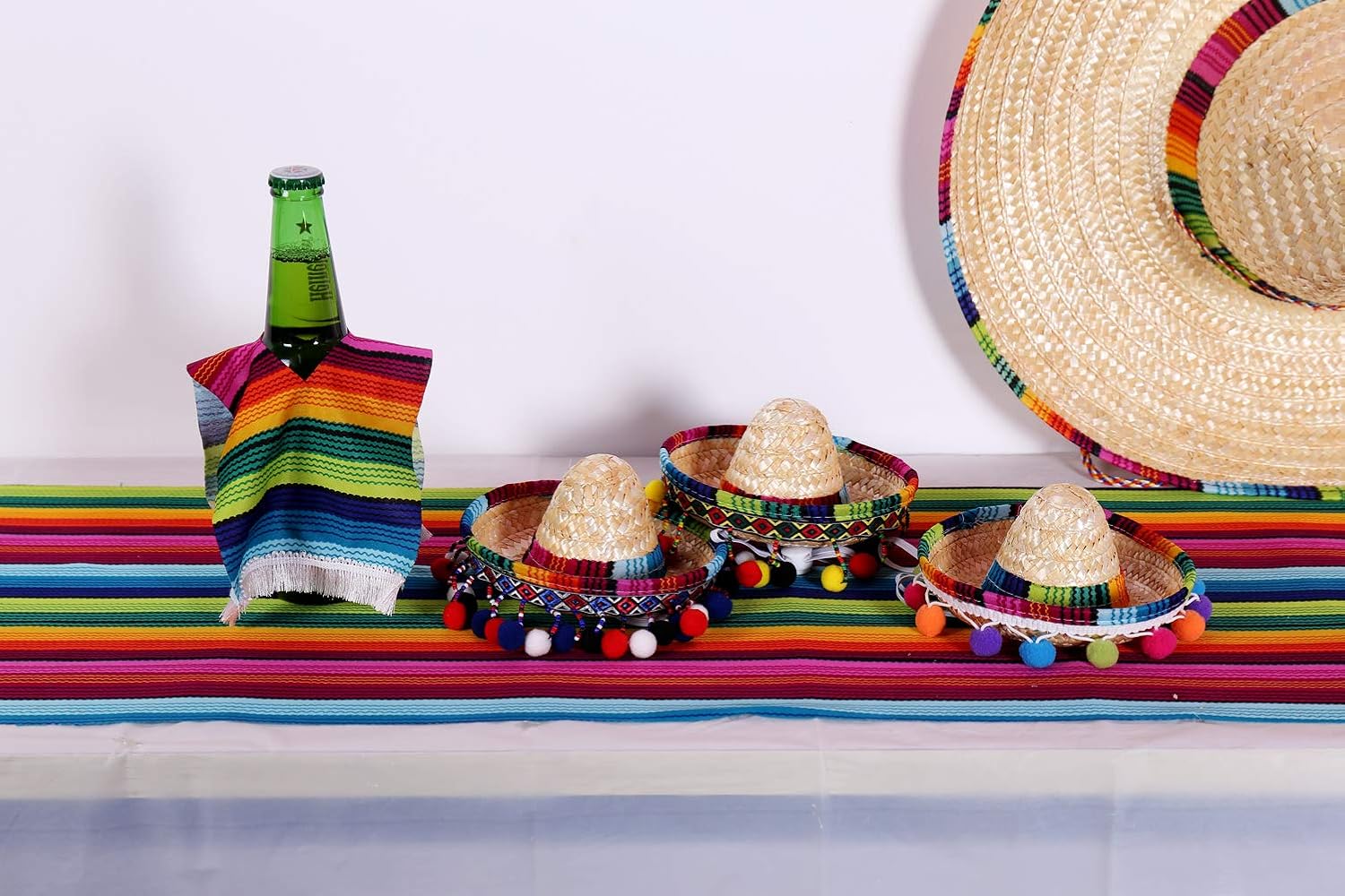 Natural Straw Mini Sombrero Mini Mexican hat,Tabletop Party Supplies,Fiesta Party Birthday Party Decorations Cinco de Mayo Party(Pack of 6): Clothing