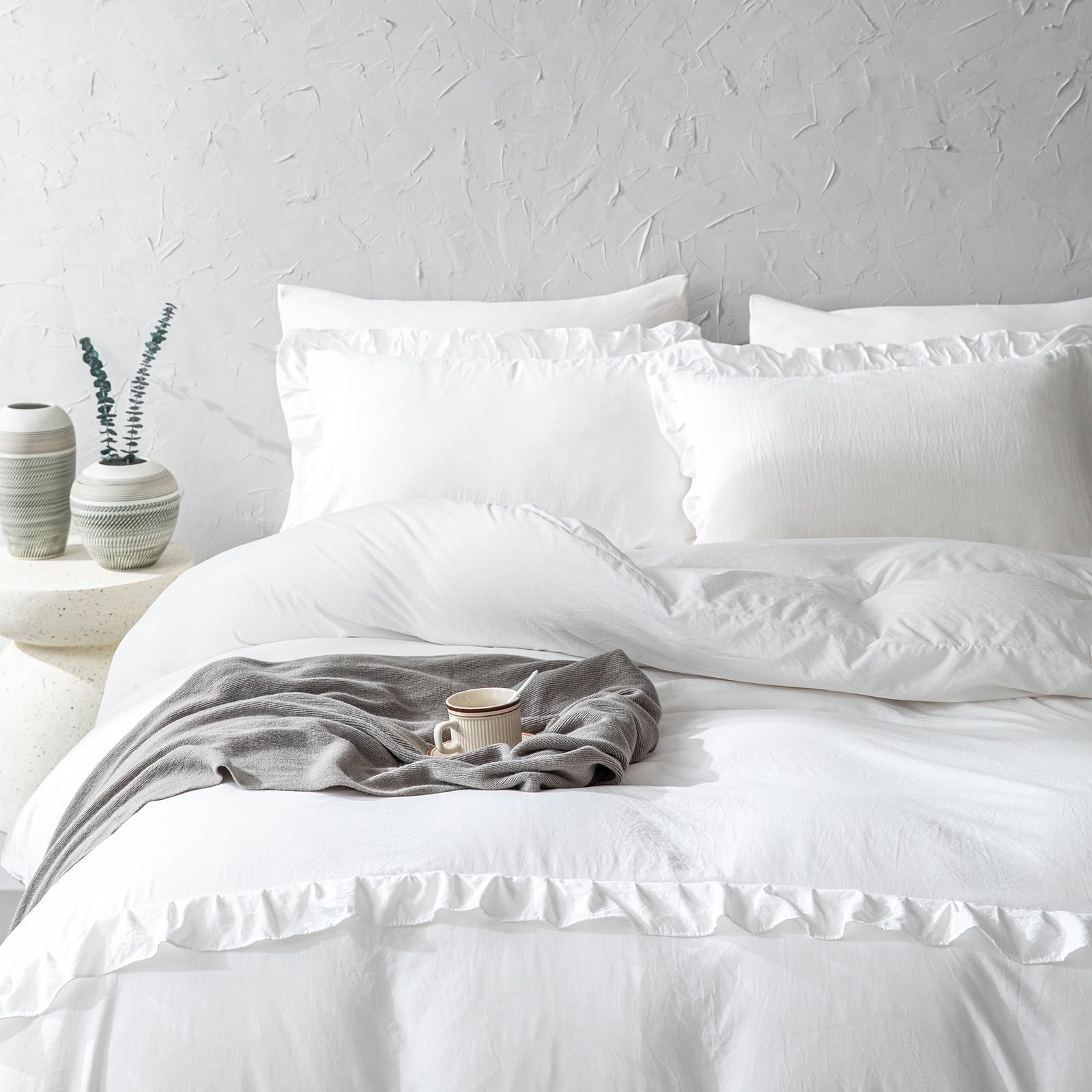 Herside White Duvet Cover Set Ruffle Bedding Modern Ruffled on Bottom Decor Soft Microfibre Boho Bedding Sets Super King 1 Quilt Cover 2 Pillow Shams (White, Super King)