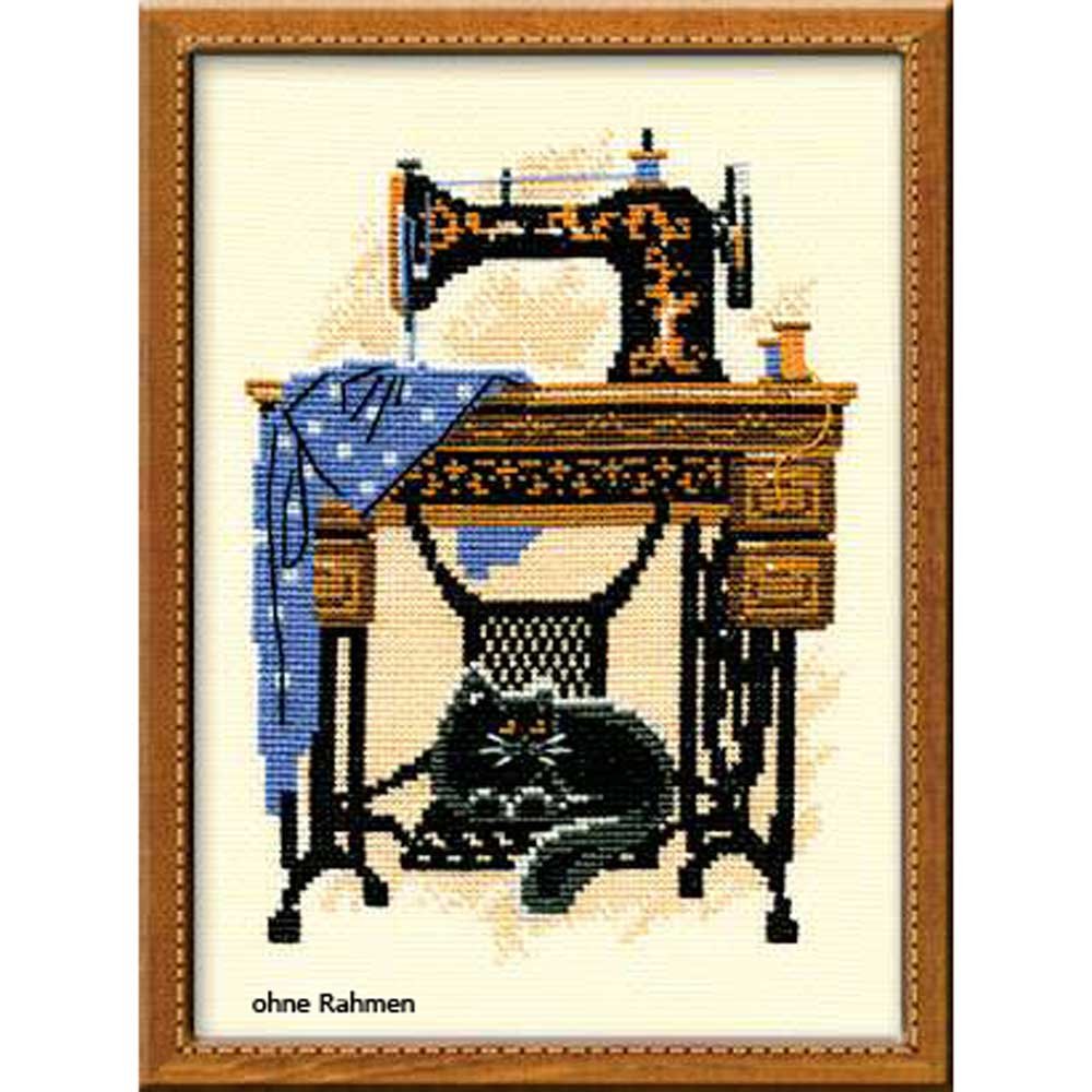 RIOLIS Cross Stitch Kit - 857 - Cat with Sewing Machine