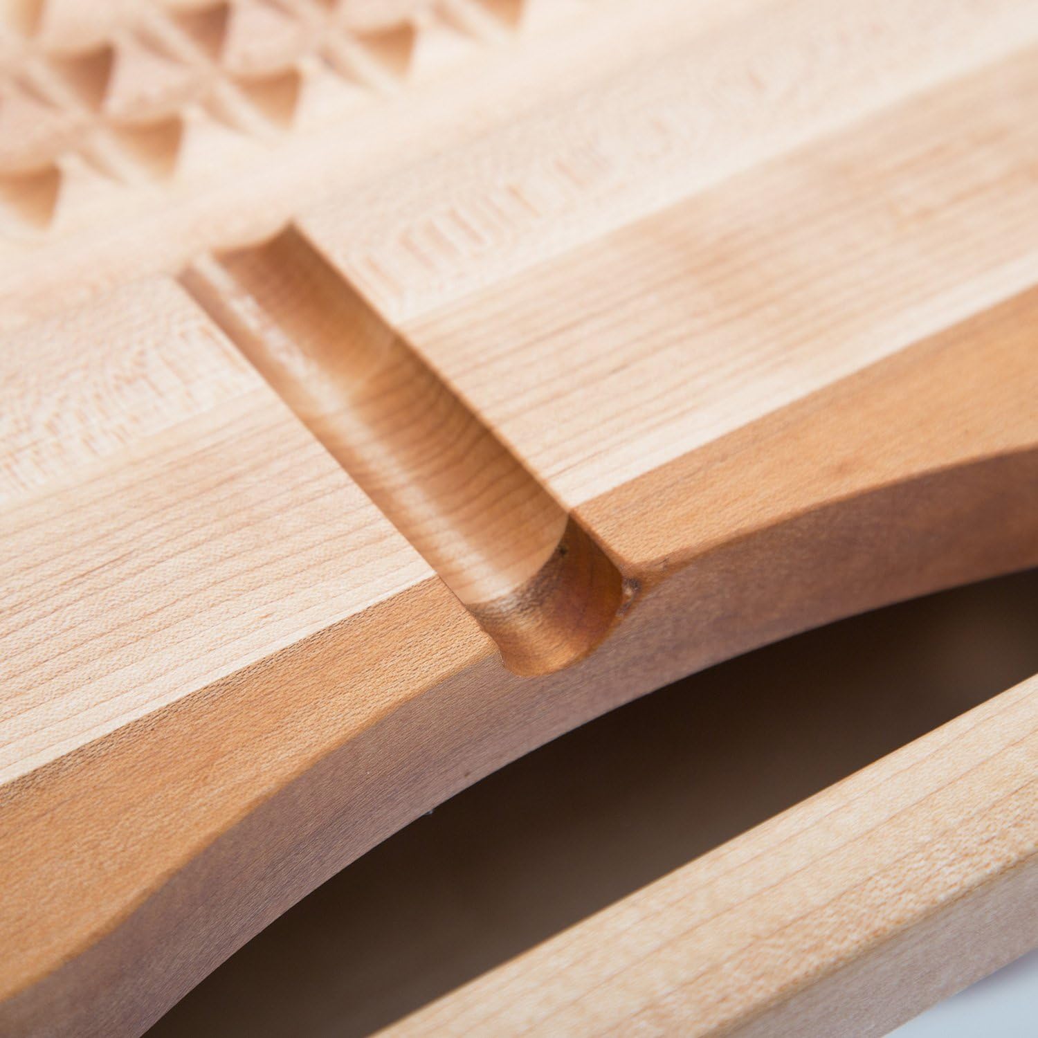 John Boos Block CB1053-1M2418225 Carving Collection Pyramid Design Reversible Maple Cutting Board with Juice Groove and Pan, 24 Inches x 18 Inches x 2.25 Inches: Kitchen & Dining
