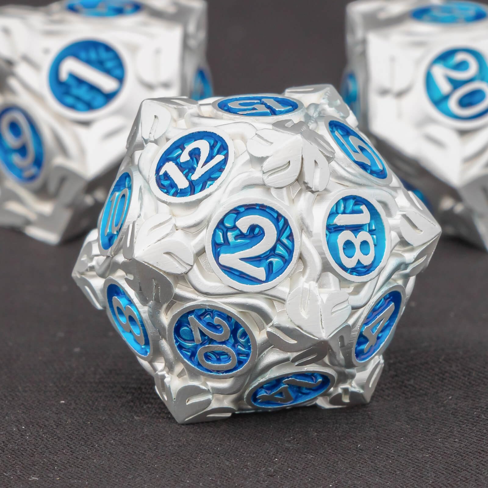 KERWELLSI Metal DND Dice Set D&D with Box, 7Pcs Polyhedral & RPG Role Playing Dungeons and Dragons D20 D12 D10 D8 D6 D4 Dice