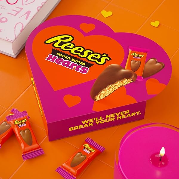 REESE’S MILK CHOCOLATE PEANUT BUTTER SNACK SIZE HEARTS, VALENTINE’S DAY CANDY GIFT BOX, PERFECT VALENTINES DAY GIFT FOR HIM, HER, OR KIDS, FOOTBALL PARTY SNACKS, 28.8 OZ