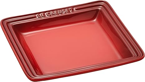 Amazon Co Jp ル クルーゼ Le Creuset 皿 スクエア プレート Lc S チェリーレッド 耐熱 耐冷 電子レンジ オーブン 対応 日本正規販売品 ホーム キッチン