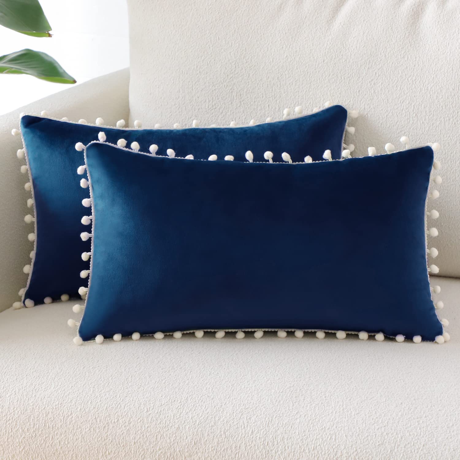 Sungeek Pack of 2 Decorative Cushion Covers Soft Velvet Pompoms Pillow Covers with Invisible Zipper Home Decor Throw Pillow Cases for Sofa Bedroom Living Room 30x50cm Royal Blue