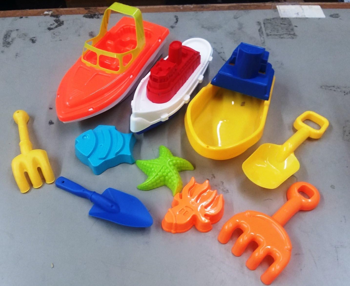 plastic toy boats for pool