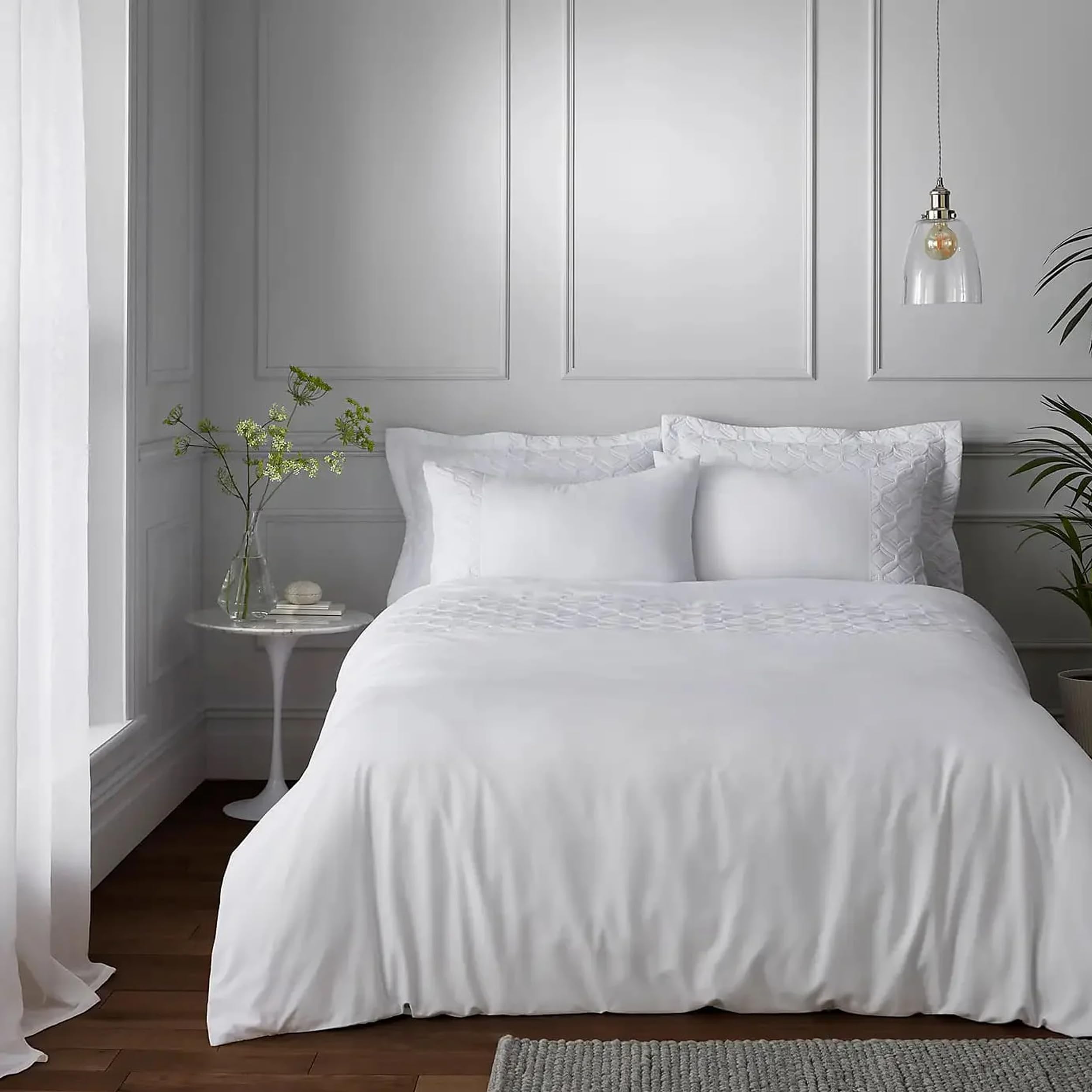 KENSINGTONS LUXURY BEDDING Super King Pinsonic Duvet Cover Set White | Soft Microfibre Bedding with Pillowcases | Hypoallergenic & Wrinkle Resistant | 260 x 220 cm