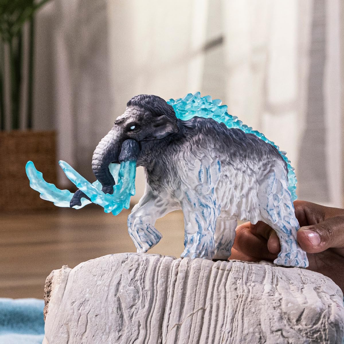 SCHLEICH ELDRADOR Creatures | Frostmammut 70829 | ELDRADOR Monster Spielfigur mit beweglichen Stoßzähnen | tolles Geschenk für Mädchen und Jungen | Spielzeug ab 7 Jahren | 9 x 16 x 11 cm 2