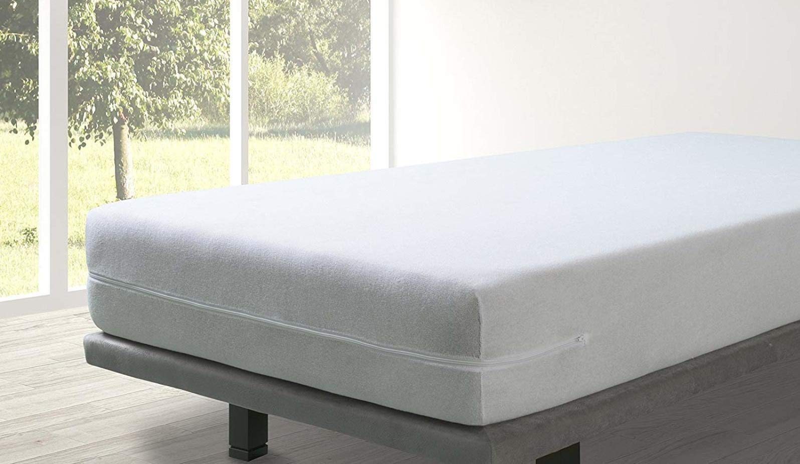 COMFORTNIGHTS Fully Encased Waterproof Anti-Bed Bug Mattress Protector - Single 90 x 190 x 25cms Optical White