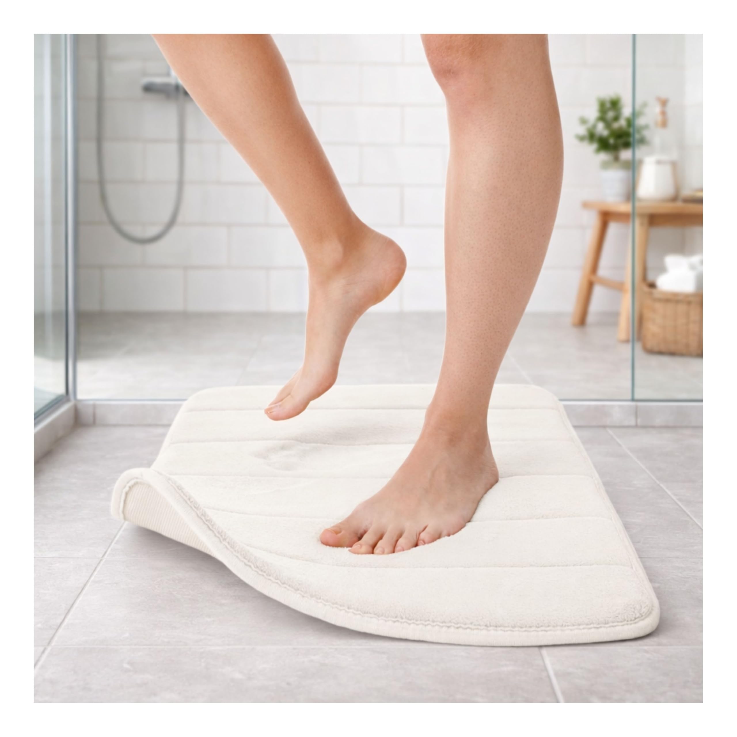 TATAY Bath Mat Nuvola, 100% Microfiber, Non-slip, Absorbent, Quick Dry, Soft Touch, Memory Effect, Washable, White. Measures 40 x 60 cm