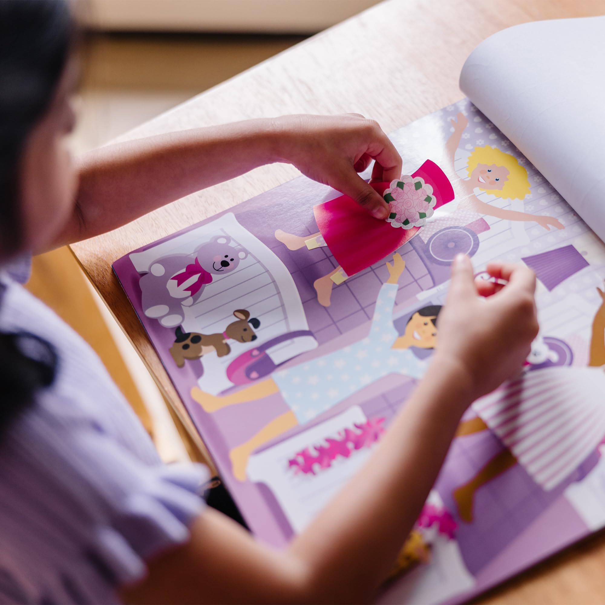 Melissa & Doug - Wiederverwendbare Stickerbücher Verkleidung, Reiseaktivitäten für Kleinkinder, Wiederverwendbare Sticker praktisch für unterwegs im Auto oder Flugzeug, für Kinder ab 3 Jahren 3