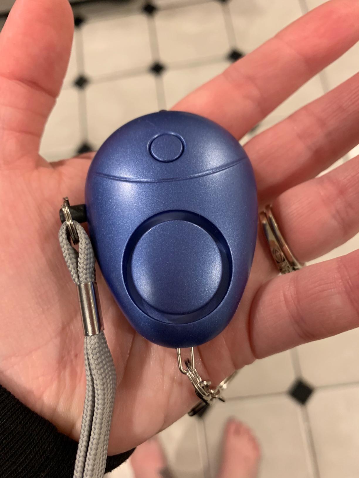 Personal Alarm for Women, 5 Pack 140DB Personal Siren with LED Lights, Keychain Alarm Emergency Personal Panic Alarm for Children, Elderly Security Alarm, Self Defense Electronic Device