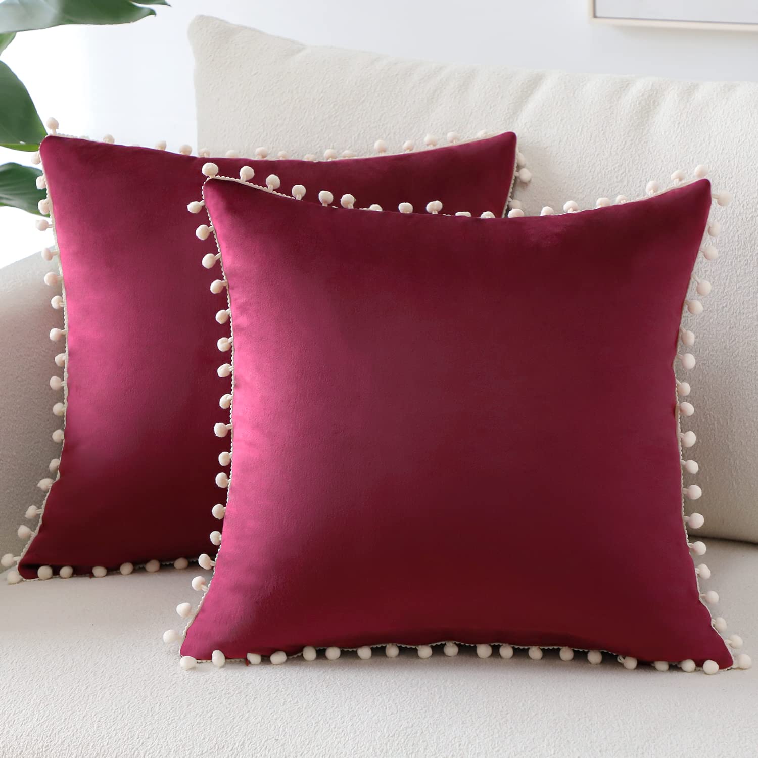 Sungeek Pack of 2 Decorative Cushion Covers Soft Velvet Pompoms Pillow Covers with Invisible Zipper Square Home Decor Throw Pillow Cases for Sofa Bedroom Living Room 45x45cm Burgundy