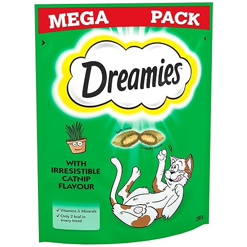 Dreamies Mega Pack Cat Treats, Tasty Snacks with Delicious Catnip, 6 Pouches of 200 g