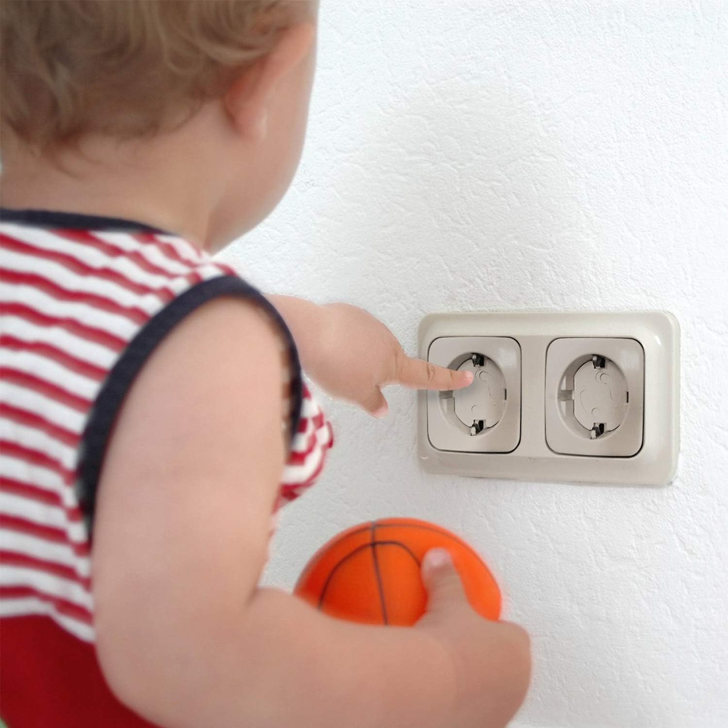 Защита розеток от детей. Защита на розетки для детей. Заглушки для розеток от детей. Чем закрыть розетку от ребенка. Чем закрыть розетку от ребенка.