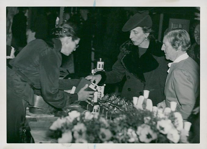 Amazon Com Vintage Photo Of Crown Princess Louise Mountbatten Visits The Women39 S Christmas Fair In Ostermans Car Hall Entertainment Collectibles