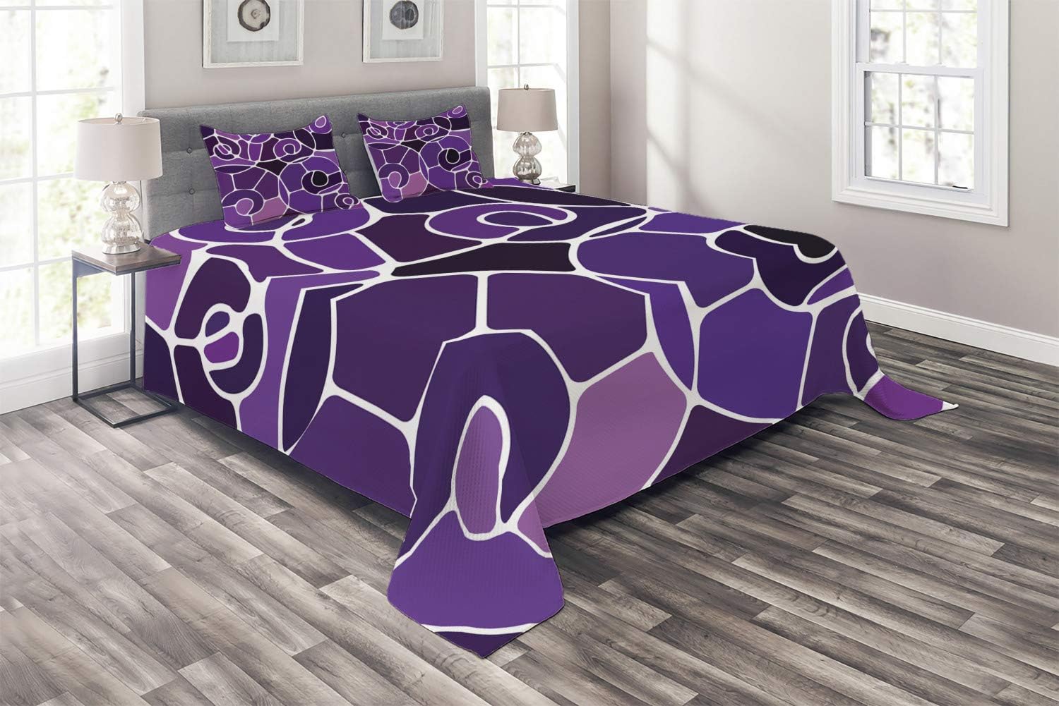 Ambesonne Modern Coverlet, Spiral Shapes of Bold Blocks in Different Purple Shades Graphic Abstract Arrangement, 3 Piece Decorative Quilted Bedspread Set with 2 Pillow Shams, Queen Size, Purple