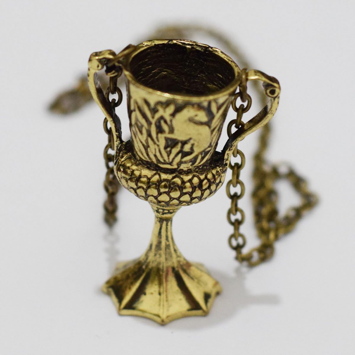 Amazon ハリーポッター ヘルガ ハッフルパフカップ ホルクラックス ネックレス ペンダント 本 死の秘宝 Hp Horcrux 変形 ハッフルパフカップ ネックレス ネックレス 通販