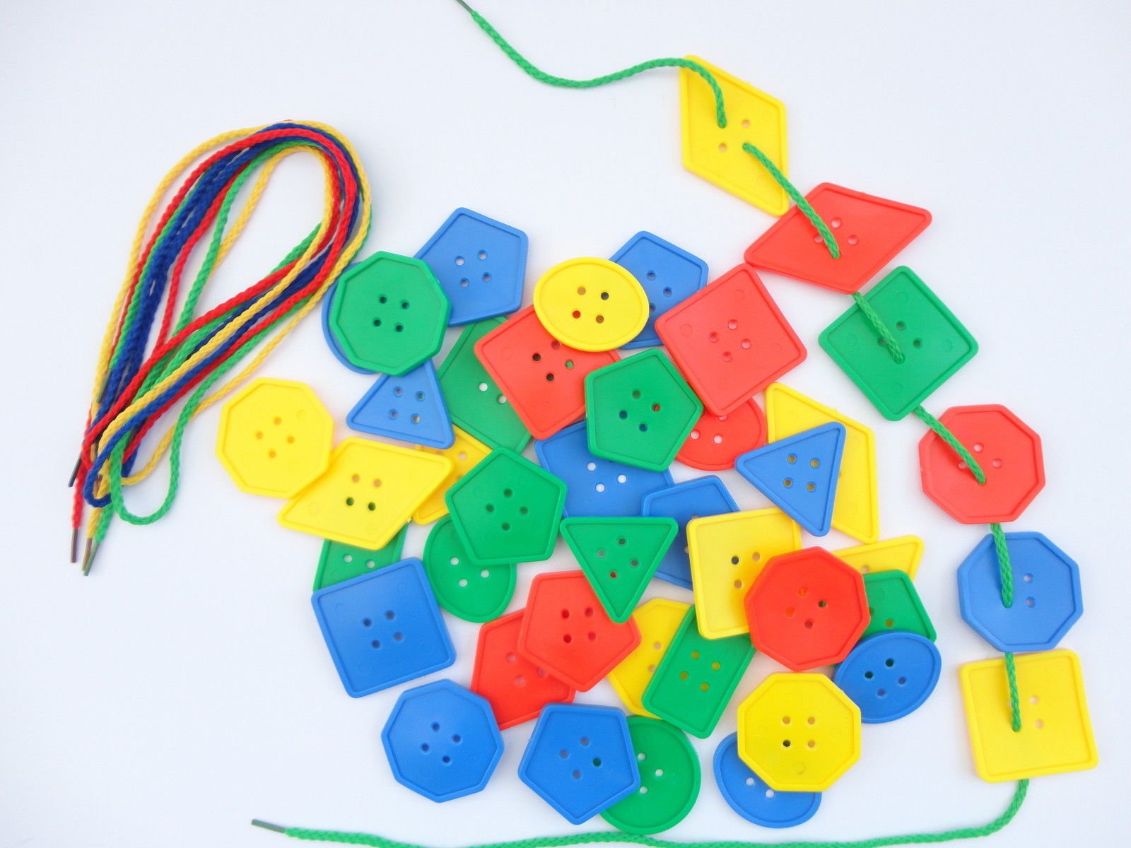 Creamore Crafts 30 Large Sorting Buttons & 4 Threading Laces - Education Early Learning Game