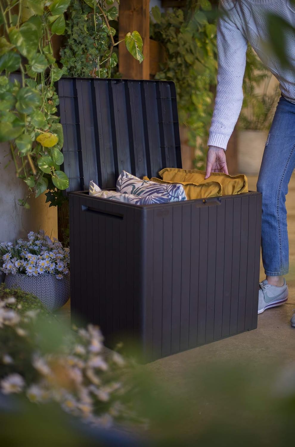 Keter City 30 Gallon Resin Deck Box for Patio Furniture, Pool Accessories, and Storage for Outdoor Toys, Brown : Garden & Outdoor