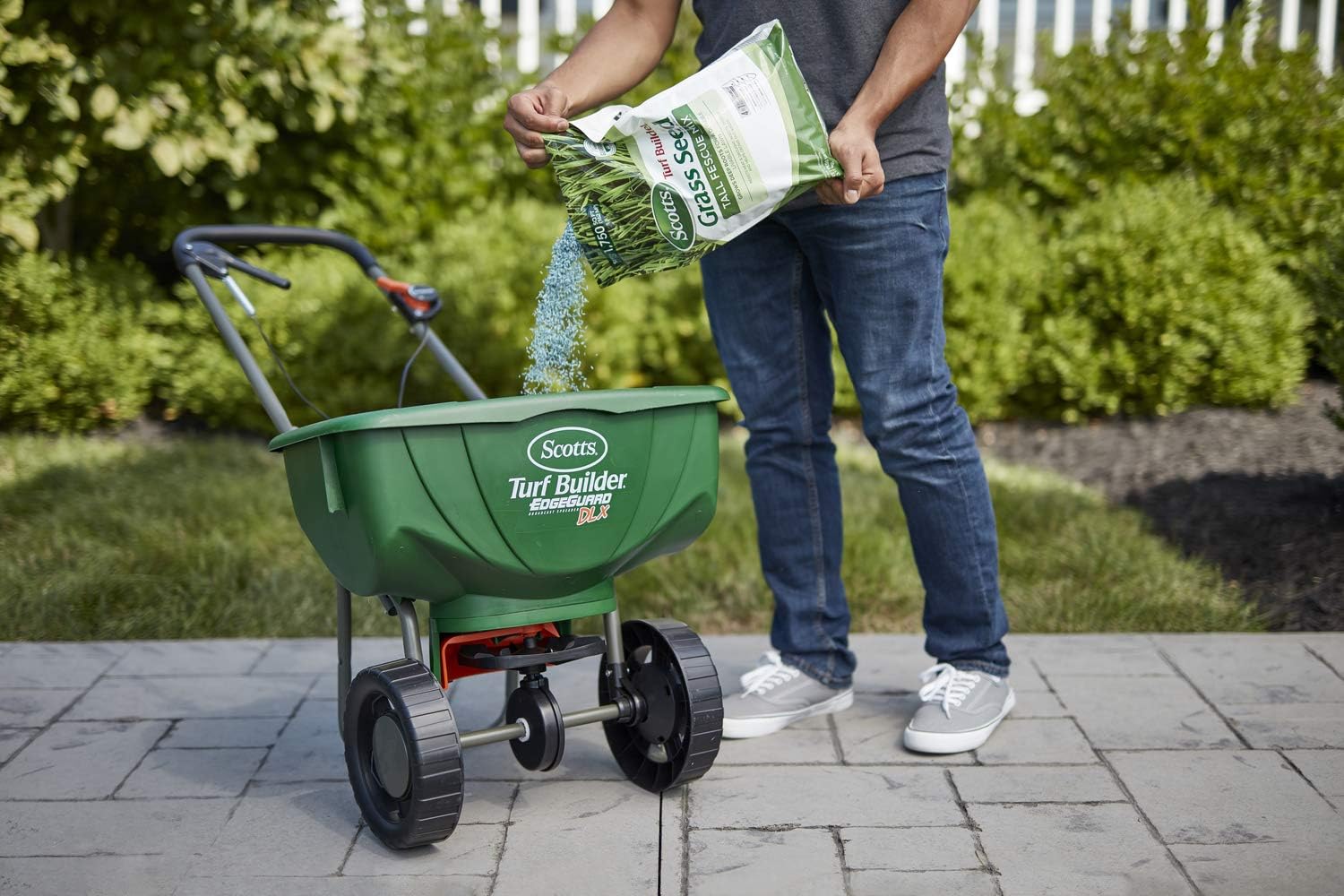 Scotts Turf Builder Grass Seed Tall Fescue Mix, 7 lb. - Full Sun and Partial Shade - Resists Heat and Drought, Insects, Disease and Helps Crowd Out Weeds - Seeds up to 1, 750 sq. ft : Grass Plants : Garden & Outdoor