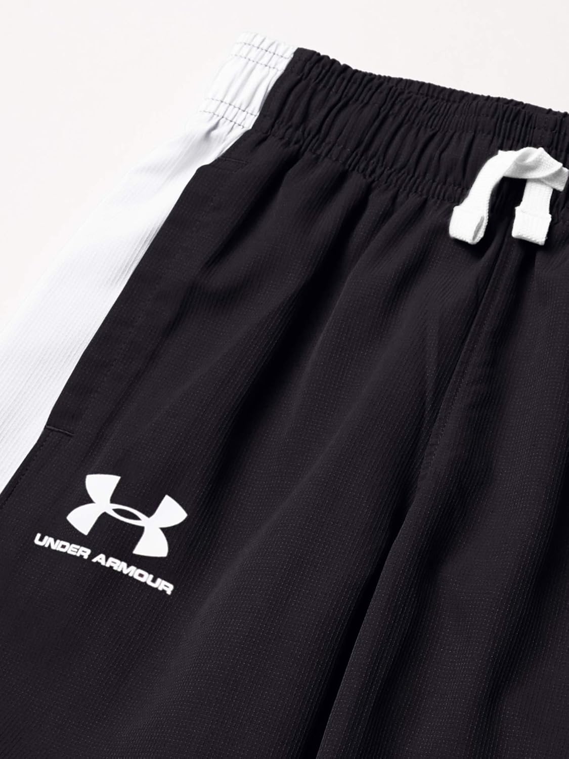 Under Armour Boys' Woven Training Track Pants: Clothing