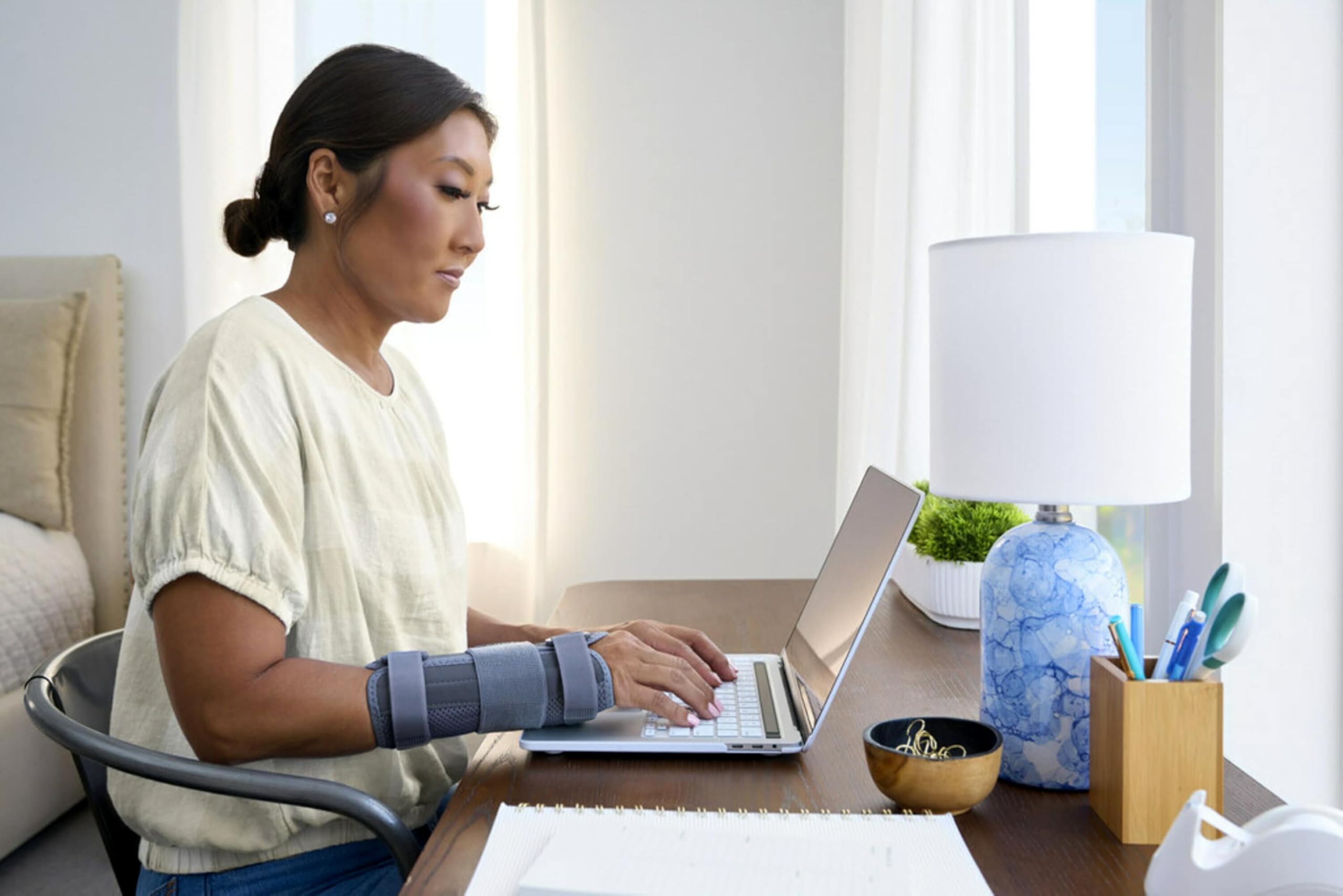Futuro Deluxe Wrist Stabilizer Left Hand, Adjustable