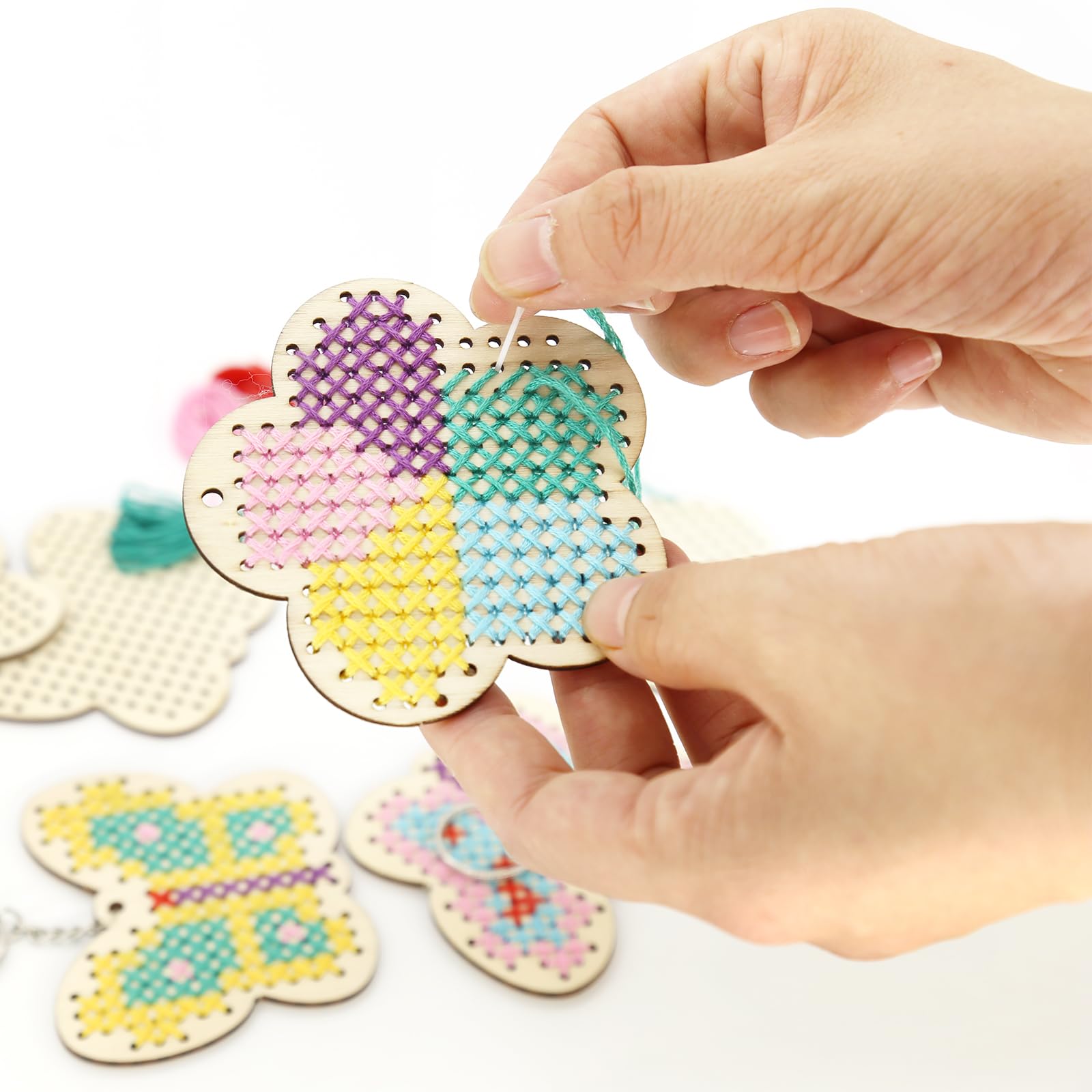 VKPI Wooden Cross Stitch Kits for Kids, Make Your Own 6 Cross Stitching Keyrings, Wood Sewing Kit, Arts & Crafts Stars, Hearts Ornaments, Plastic Needle Embroidery Kit for Beginners, Girls, 6-13