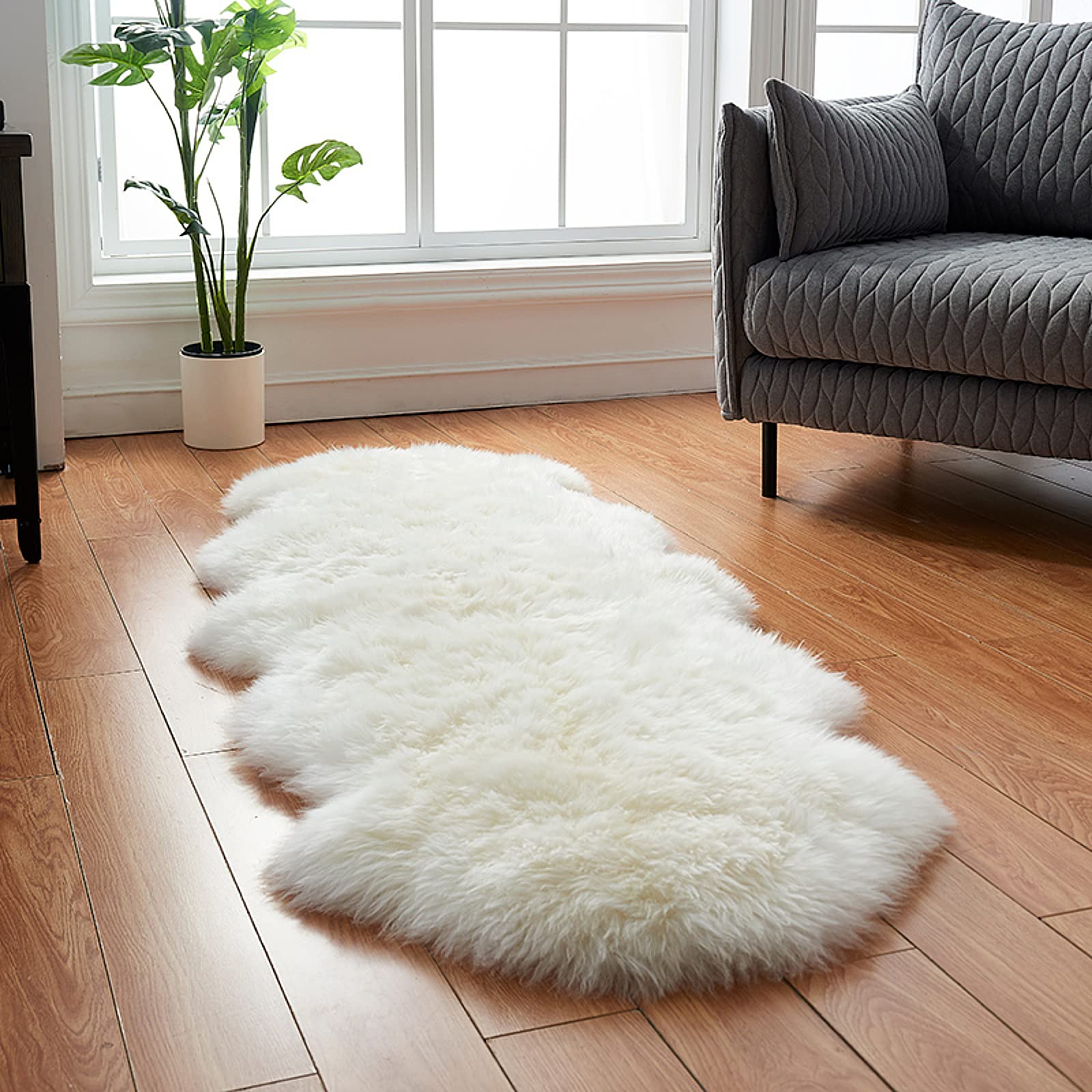 HEQUN Faux Fur Rug, Fluffy Rug, Shaggy Rugs,Faux Sheepskin Rugs Floor Carpet for Bedrooms Living Room Kids Rooms Decor (White, 60 x 160 cm irregular)