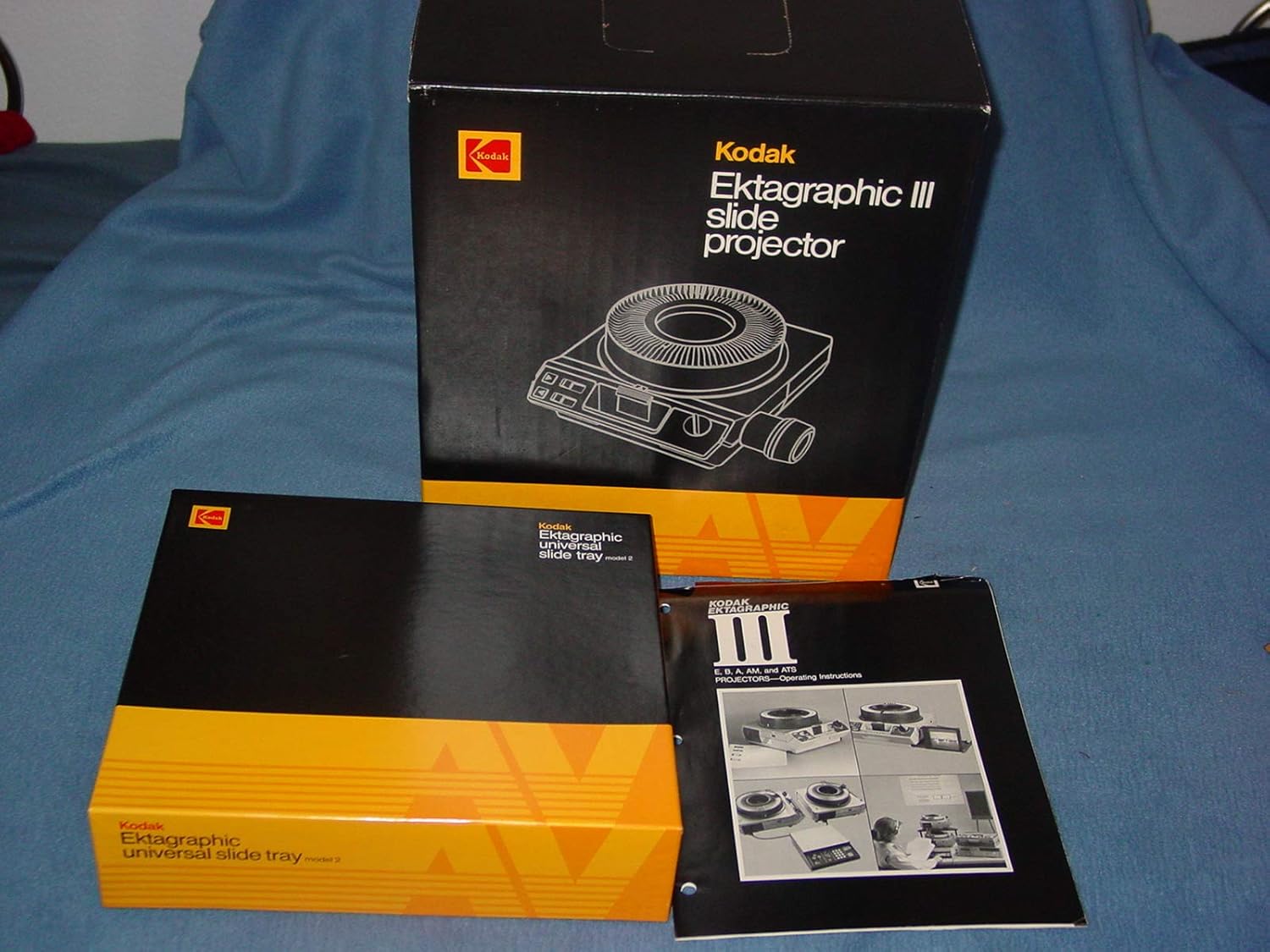 Kodak Ektagraphic III AT Slide Projector : Camera & Photo