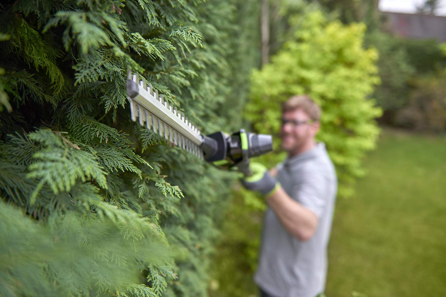 gtech ht30 cordless hedge trimmer