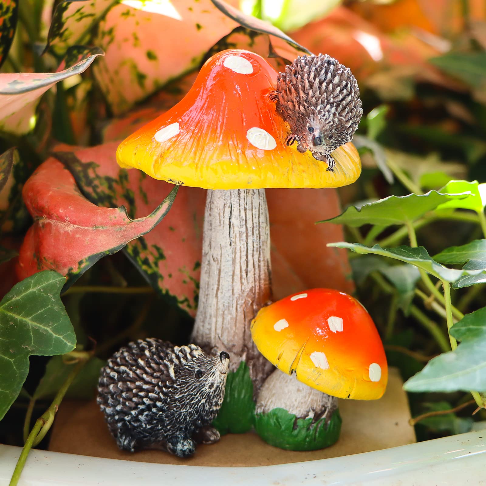 RUNEAY Garden Ornaments, Resin Mushroom Ornament Statue Hedgehog Gifts Fairy Garden Animal Outdoor Figurines for Patio Lawn Yard Autumn Flowerpot Decor,High 9cm
