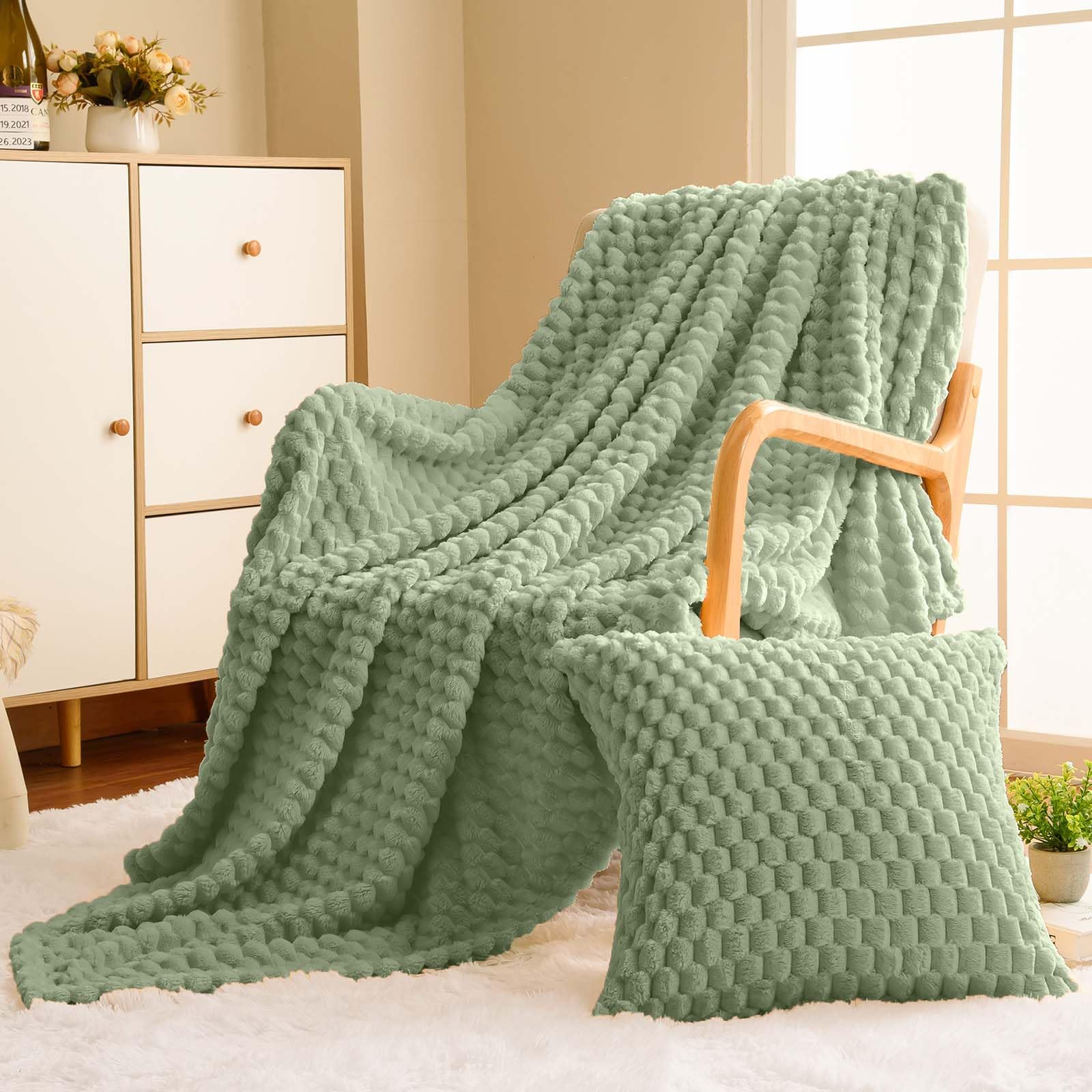 Vessia Flannel Fleece Throw Blanket(50x71inch) with