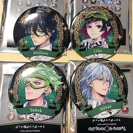 Amazon ツイステ ツイステッドワンダーランド セブンイレブン セブン トレーディング缶バッジ 実験服 実験着 マレウス リリア セベク シルバー ディアソムニア寮 4点セット バッジ ホビー